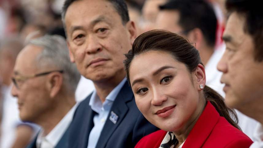 নির্বাচনী প্রচারণায় নতুন প্রধানমন্ত্রী পেতংতার্ন সিনাওয়াত্রা ও সাবেক প্রধানমন্ত্রী শ্রেত্থা থাভিসিন। ফাইল ছবি: এএফপি 