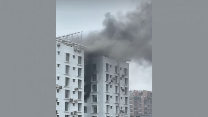 ধানমন্ডি আগুন