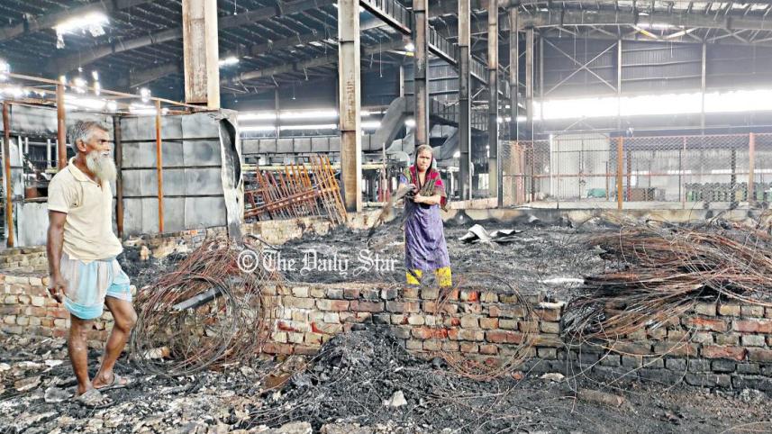 ব্যবসা প্রতিষ্ঠানে হামলা