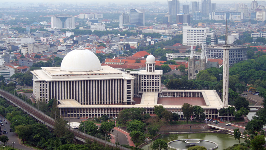 ইন্দোনেশিয়ার বিখ্যাত ইশতিকলাল মসজিদ। ছবি: রয়টার্স