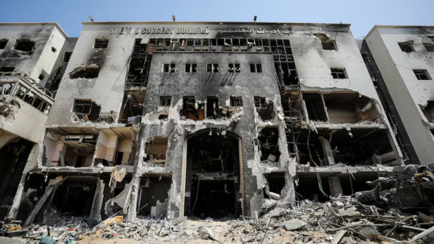 গাজা সিটিতে অবস্থিত আল শিফা হাসপাতালে দুই সপ্তাহ সামরিক অভিযান চালায় ইসরায়েল। ফাইল ছবি: রয়টার্স