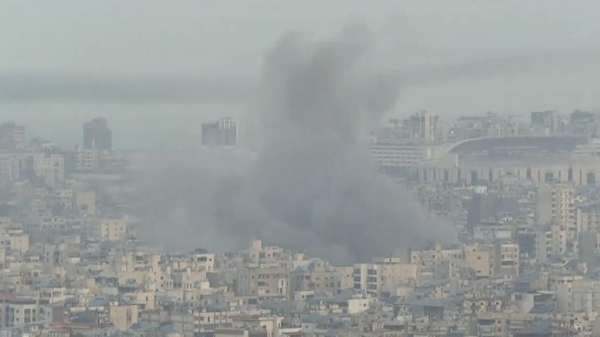 বৈরুতের দাহিয়েহ অঞ্চলে তিন বার বিমান হামলা চালায় ইসরায়েল। ছবি: এক্স থেকে সংগৃহীত