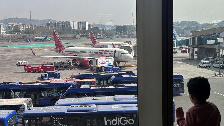 এক সপ্তাহের ব্যবধানে ভারতের একাধিক উড়োজাহাজ সংস্থাকে ৭০ বারেরও বেশি বোমা হামলার হুমকি দেওয়া হয়েছে। ফাইল ছবি: রয়টার্স