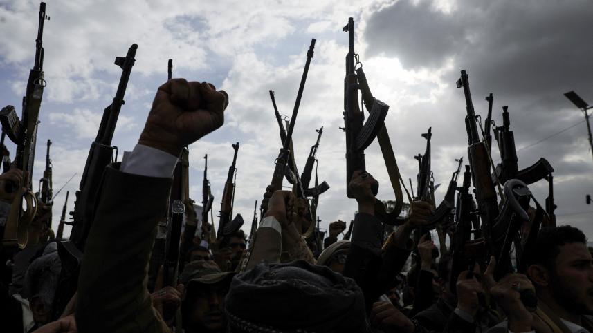 লেবাননের সানা শহরে হিজবুল্লাহ ও হামাসের প্রতি সমর্থন জানিয়ে হুতি সমর্থকদের সমাবেশ। ছবি: রয়টার্স