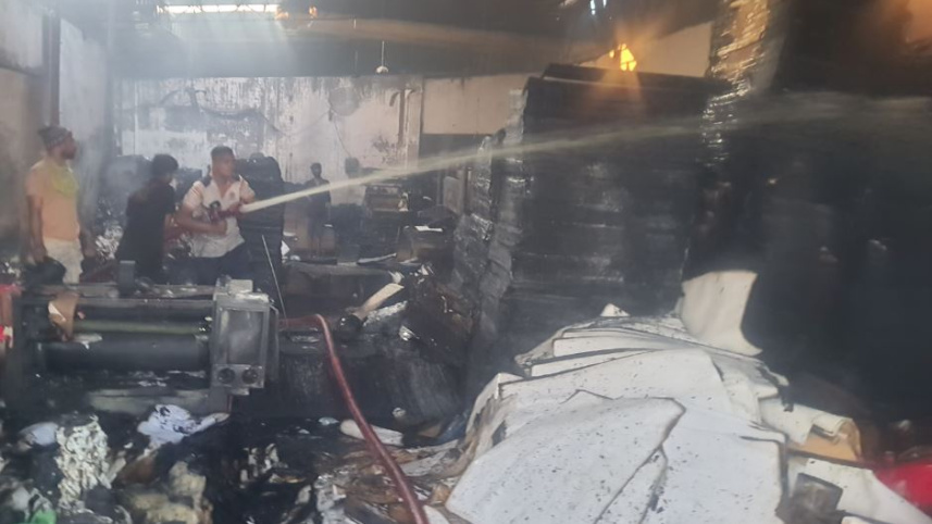 গাজীপুরের ইন্টারপ্যাক লিমিটেডের প্যাকেজিং কারখানায় আগুন। ছবি: সংগৃহীত