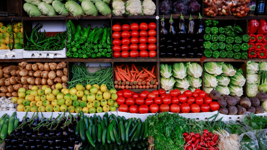 দামেস্কের বাজারে শাকসব্জী ফিরলেও দেশটিতে এখনো শান্তি ফেরেনি। ছবি: রয়টার্স