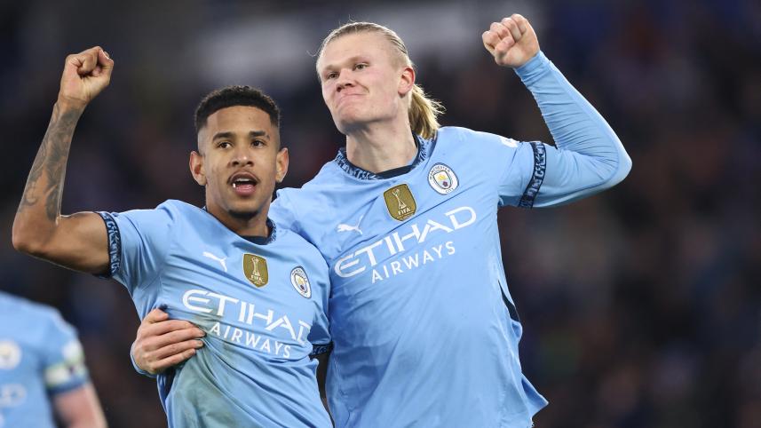 Manchester City's Norwegian striker Erling Haaland (R) celebrates with Manchester City's Brazilian midfielder Savinho (L) 