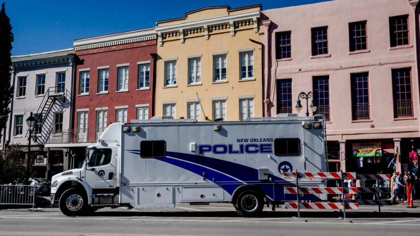 ঘটনাস্থলে প্রচুর পুলিশ থাকা সত্ত্বেও হামলা চালাতে সক্ষম হন সাবেক সেনা সদস্য। ছবি: এএফপি