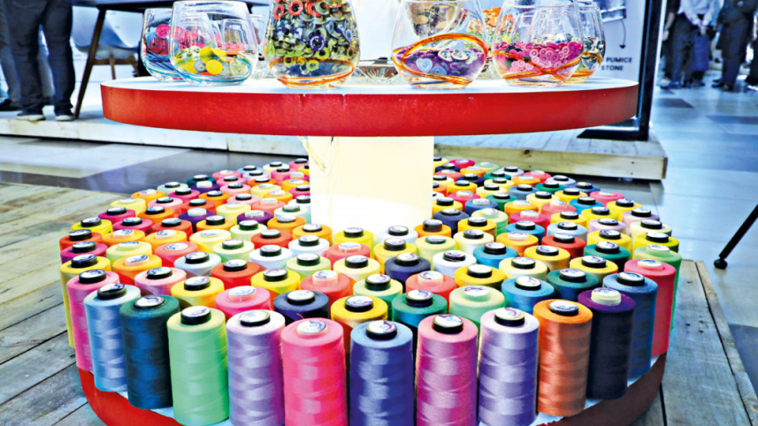 তৈরি পোশাক খাতে বাংলাদেশ বিশ্ববাজারে আরও বাধার মুখে পড়তে পারে বলে আশঙ্কা করা হচ্ছে। ফাইল ছবি: স্টার