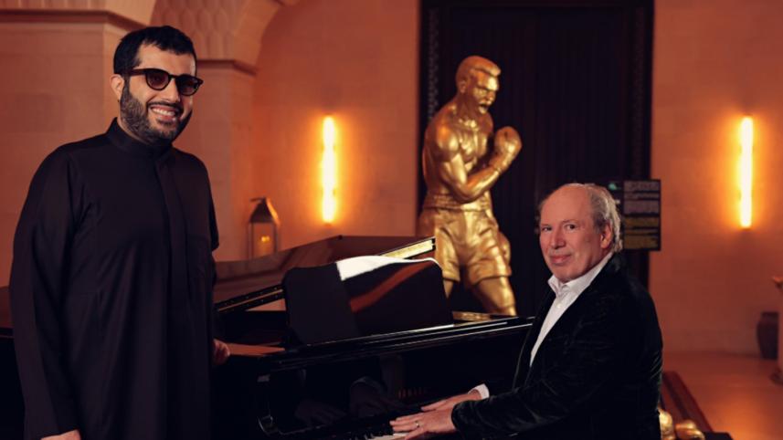 হ্যান্স জিমারের সঙ্গে সৌদি আরবের সরকারি বিনোদন কর্তৃপক্ষের চেয়ারম্যান তুর্কি আলালশিখ। ছবি: এক্স 