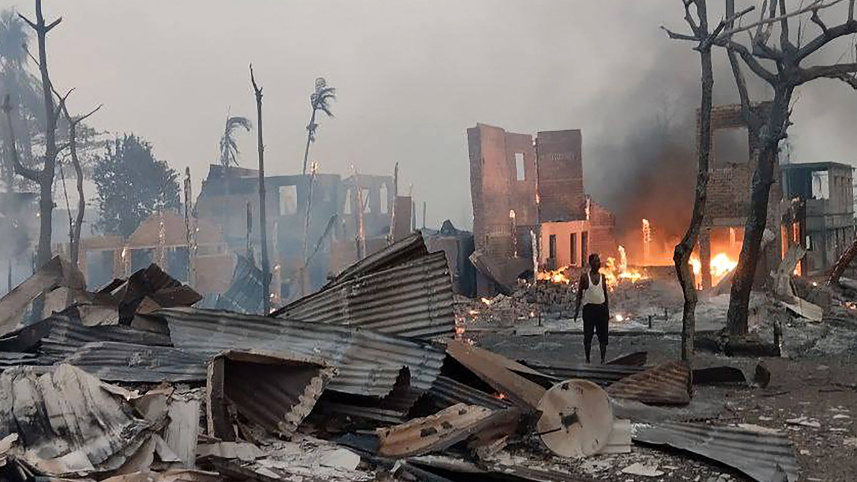 রাখাইন রাজ্যে জান্তার বিমানহামলা। ছবি: এএফপি