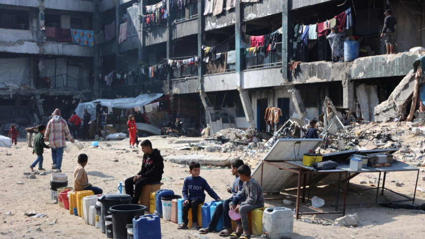 উত্তর গাজার জাবালিয়া এলাকা ১৫ মাসের যুদ্ধে ধ্বংসযজ্ঞে পরিণত হয়েছে। ছবি: এএফপি
