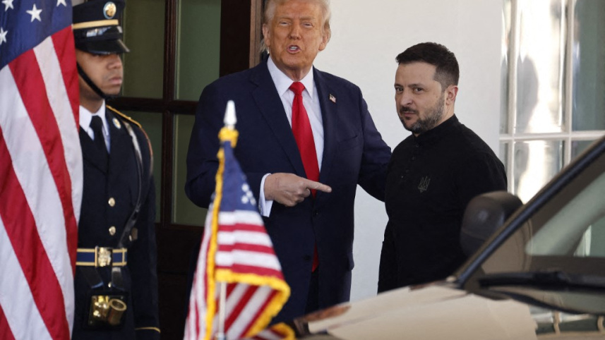 জেলেনস্কি হোয়াইট হাউসের সামনে গাড়ি থেকে নেমে আসার পর ট্রাম্প তাকে স্বাগত জানান। ছবি: এএফপি
