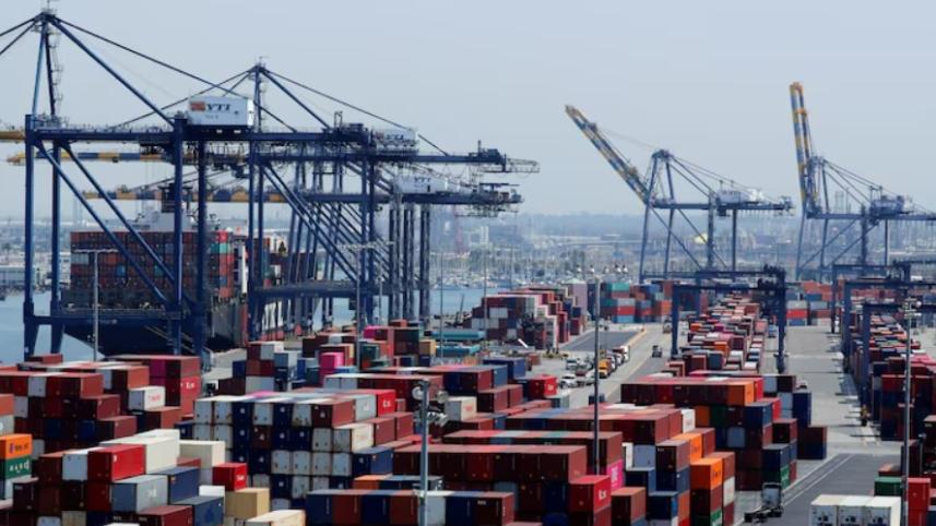 ট্রাম্পের শুল্ক যুদ্ধ বিশ্ব বাণিজ্যে বিরূপ প্রতিক্রিয়া ফেলতে পারে। প্রতীকী ছবি: রয়টার্স