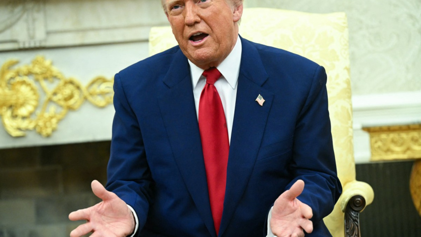 ওভাল অফিসে ট্রাম্প। ছবি: এএফপি