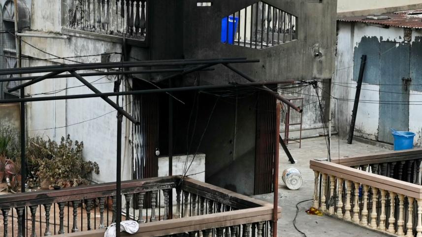 হায়দ্রাবাদের কৃষ্ণ পার্লস ভবনে আগুন লেগে ১৭ জন নিহত হয়েছেন। ছবি: এএফপি