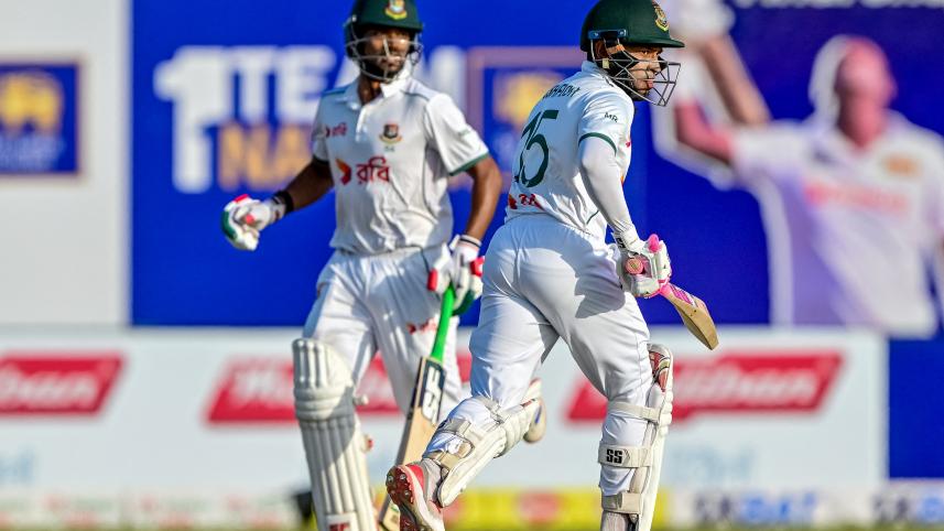 Bangladesh's Mushfiqur Rahim (R) and captain Najmul Hossain Shanto