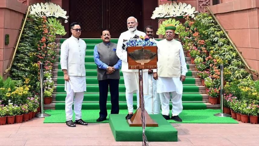 ভারতের নতুন পার্লামেন্ট ভবনের সামনে প্রধানমন্ত্রী মোদি ও অন্যান্যরা। ছবি: ডয়চে ভেলে