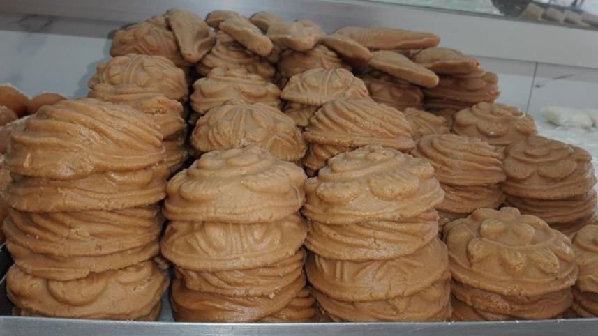 প্যারা মিষ্টি, ময়মনসিংহের ঐতিহ্যবাহী মিষ্টি, দুর্গাপূজার মিষ্টি, পূজার বিশেষ মিষ্টি, ঐতিহ্যবাহী প্যারা, দুধ দিয়ে তৈরি মিষ্টি, প্যারা মিষ্টির দাম, প্যারা মিষ্টির ইতিহাস, ময়মনসিংহের মিষ্টি, দুর্গাপূজার খাবার, পুরোনো দিনের মিষ্টি, লোকনাথ মিষ্টান্ন ভান্ডার, প