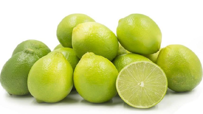 লেবু খাওয়ার উপকারিতা কী, ঝুঁকিগুলো জানেন?