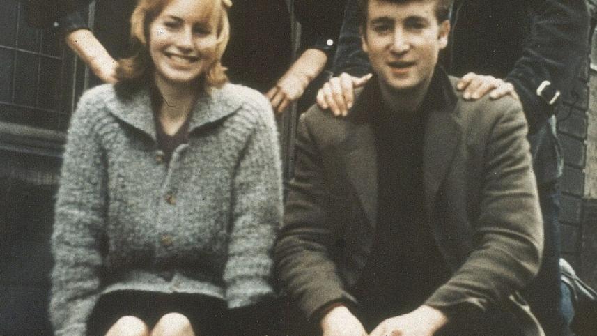 জন লেনন ও তার 'ব্রিজিত' বান্ধবী ও (পরবর্তীতে স্ত্রী) সিন্থিয়া। ফাইল ছবি: সংগৃহীত