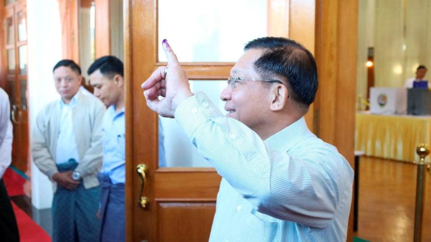 ভোট দেন জান্তাপ্রধান মিন অং হ্লাইং । ফাইল ছবি: রয়টার্স