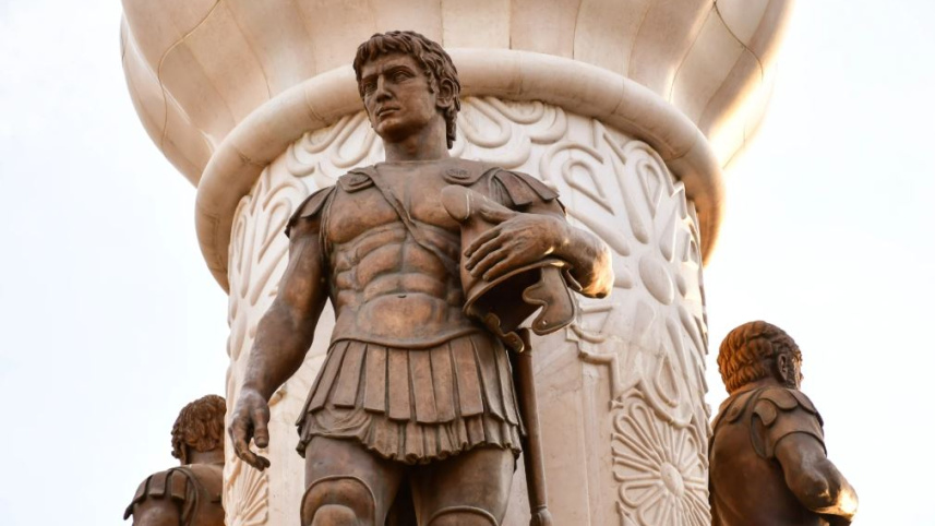 মেসিডোনিয়ার কিংবদন্তী শাসক আলেকজান্ডারের মূর্তি। ছবি: সংগৃহীত