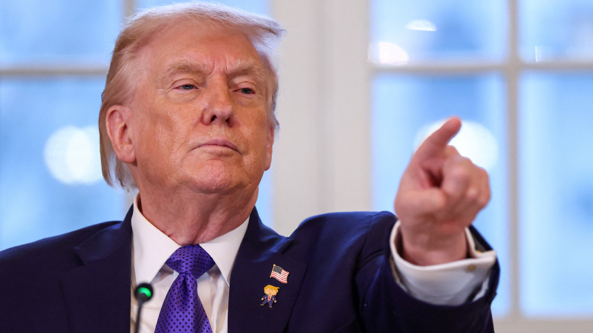 হোয়াইট হাউসে গণমাধ্যমের সামনে ট্রাম্প। ছবি: রয়টার্স