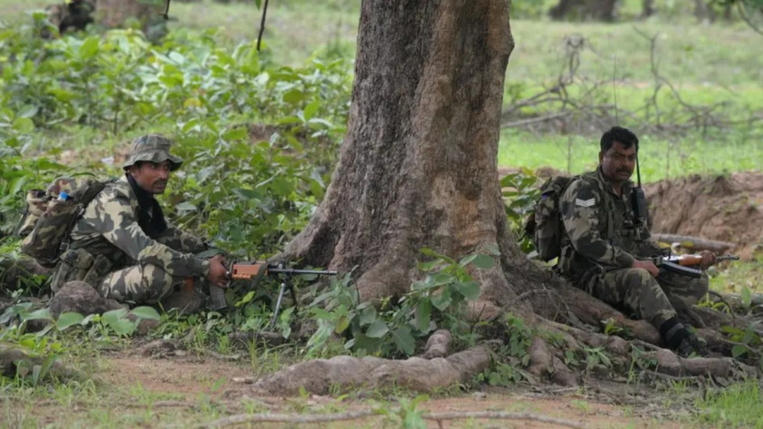ঝাড়খণ্ডে মাওবাদীদের দমনে উল্লেখযোগ্য পরিমাণ সেনা মোতায়েন করেছে নয়াদিল্লি। ফাইল ছবি: এএফপি