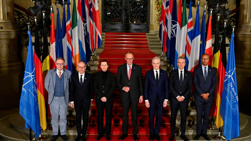 হামবুর্গে ন্যাটো নেতারা ছবির জন্য পোজ দেন। ছবি: রয়টার্স