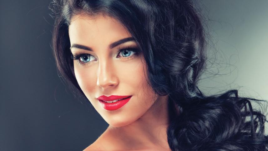 Beauty-Blonde-Girl-Red-Lips.jpg