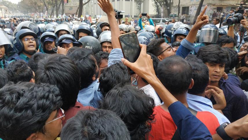 Left-Leaning-Students-Protest_-Police-_DS.jpg