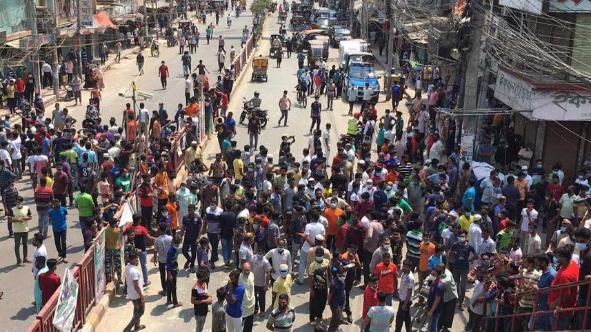 Rajshahi-Shop-owner-worker-protes2t_DS.jpg
