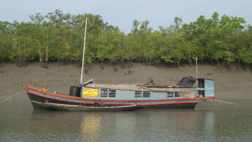 Sundarban_police_boat.jpg