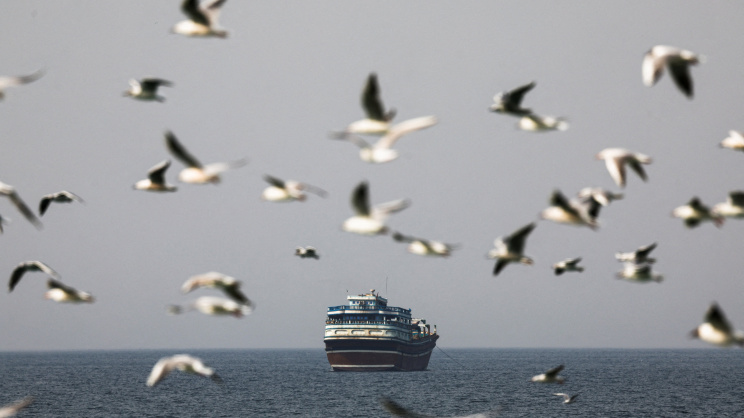 হরমুজ প্রণালিতে নৌযান। ফাইল ছবি: রয়টার্স