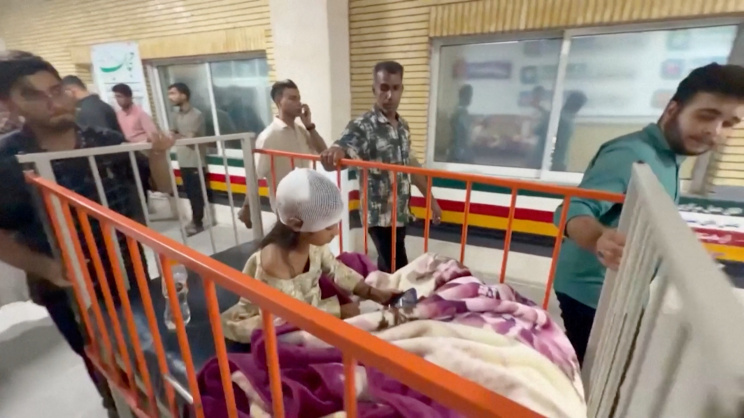 ইরানের বিয়ের অনুষ্ঠানে মার্কিন হামলায় আহতরা হাসপাতালে চিকিৎসা নিচ্ছেন। ছবি: রয়টার্স