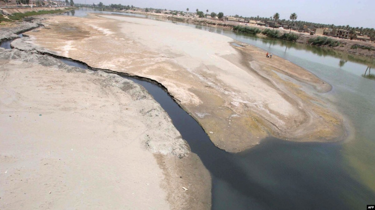ফোরাত নদীর পানি শুকিয়ে যাচ্ছে। ছবি: এএফপি