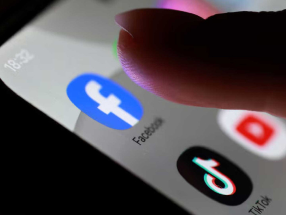 সামাজিকমাধ্যমে আসক্তি