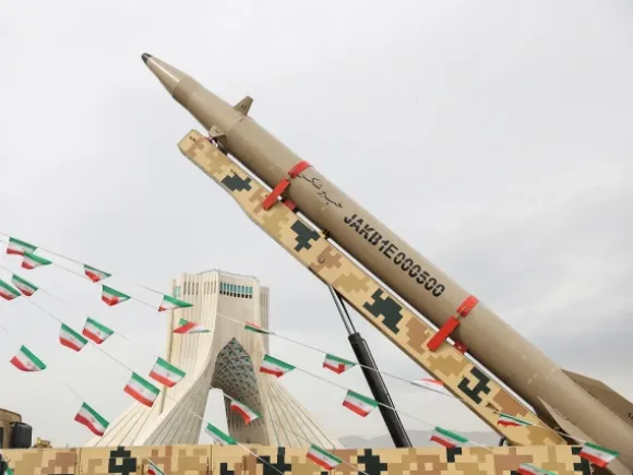 ইরানের ইসলামিক বিপ্লবের ৪৭তম বার্ষিকী উপলক্ষে তেহরানে ক্ষেপণাস্ত্র প্রদর্শনী। ফাইল ছবি: এএফপি 