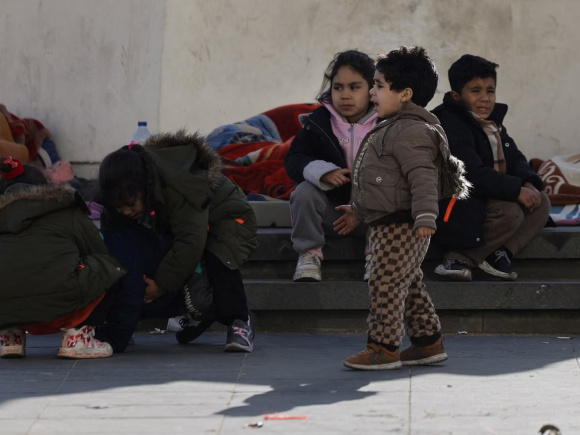 ইসরায়েলের হামলা লেবাননে বাস্তুচ্যুত ৭ লাখ মানুষ। ছবি: রয়টার্স 