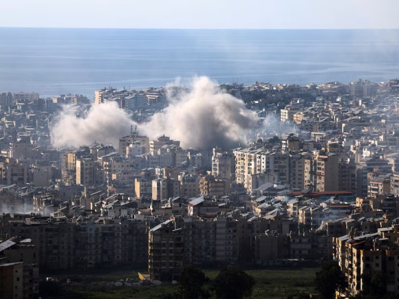 লেবাননের বৈরুতে ইসরায়েলের হামলা। ছবি: রয়টার্স
