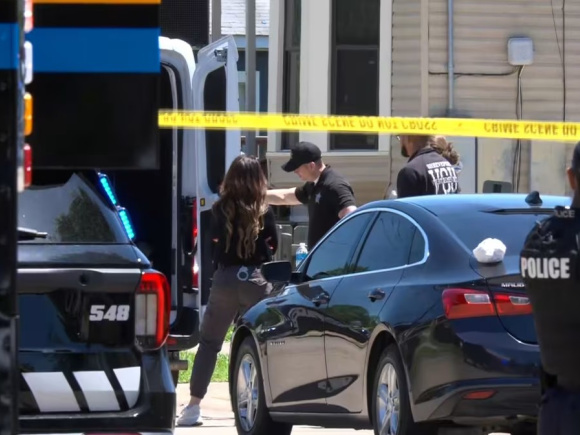 লুইজিয়ানায় বন্দুক হামলায় ৮ শিশু নিহতের পর পুলিশ ঘটনাস্থলে উপস্থিত হয়। ছবি: যুক্তরাষ্ট্রের স্থানীয় গণমাধ্যম থেকে সংগৃহীত