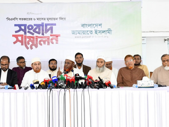 সংবাদ সম্মেলনে বক্তব্য দিচ্ছেন জামায়াতের সেক্রেটারি জেনারেল মিয়া গোলাম পরওয়ার। ছবি: স্টার