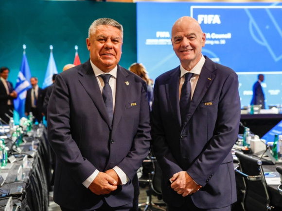 Gianni Infantino and Claudio Tapia