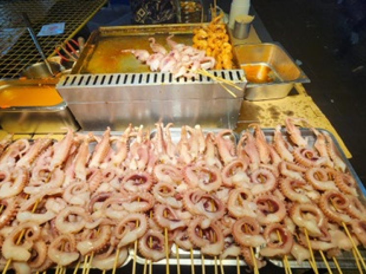 মালয়েশিয়ার খাবার, নাসি কান্দার, নাসি লেমাক, রোটি চানাই, লাকসা, বাকসো, মালয়েশিয়ান ফুড কালচার, সুকু সুকু সাপুরাহ, মালয়েশিয়ার ঐতিহ্যবাহী খাবার, মালয়েশিয়ার স্ট্রিট ফুড, মালয়েশিয়ান ডেজার্ট, চেন্দল, মালয়েশিয়ার খাদ্য দর্শন, মালয়েশিয়ার ভ্রমণ খাদ্য অভিজ্ঞতা,