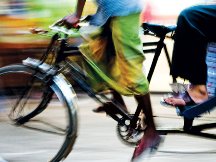 রিকশাচালকের চোখে ঢাকা