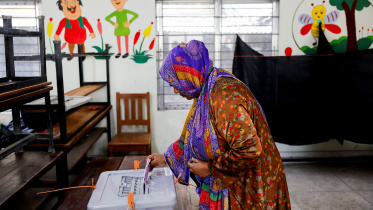 Woman casting vote. Photo: Reuters