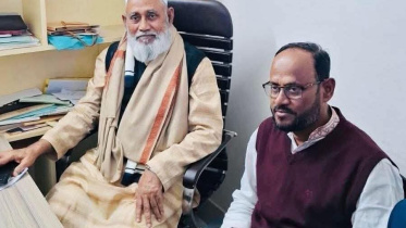 টাঙ্গাইলে নির্বাচনে বিজয়ী আপন দুই ভাই আব্দুস সালাম পিন্টু ও সুলতান সালাহউদ্দিন টুকু। ছবি: স্টার