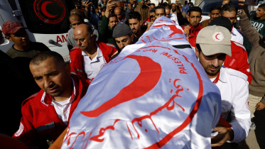 ইসরায়েলি হামলায় নিহত গাজাবাসীদের শেষকৃত্য। ছবি: রয়টার্স