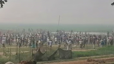 কিশোরগঞ্জ-৫ আসনে বিজয়ী ও পরাজিত প্রার্থীর সমর্থকদের মধ্যে সংঘর্ষ। ছবি: সংগৃহীত